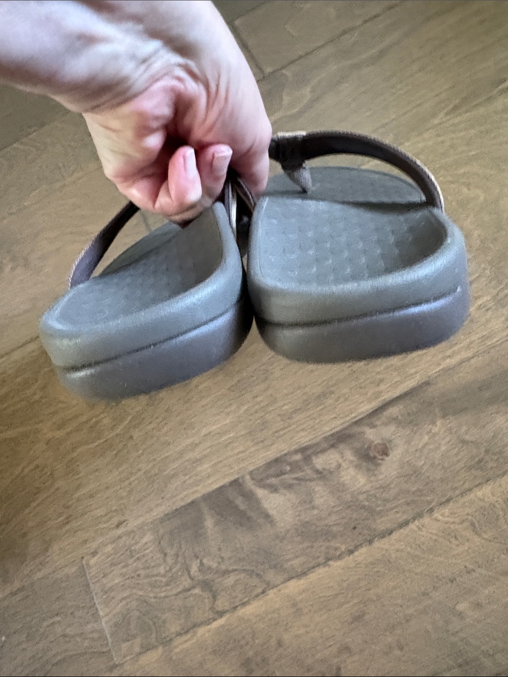Vionic Tide Flip Flop Sandals with Bronze Straps Women’s Size 5 - Picture 5 of 7